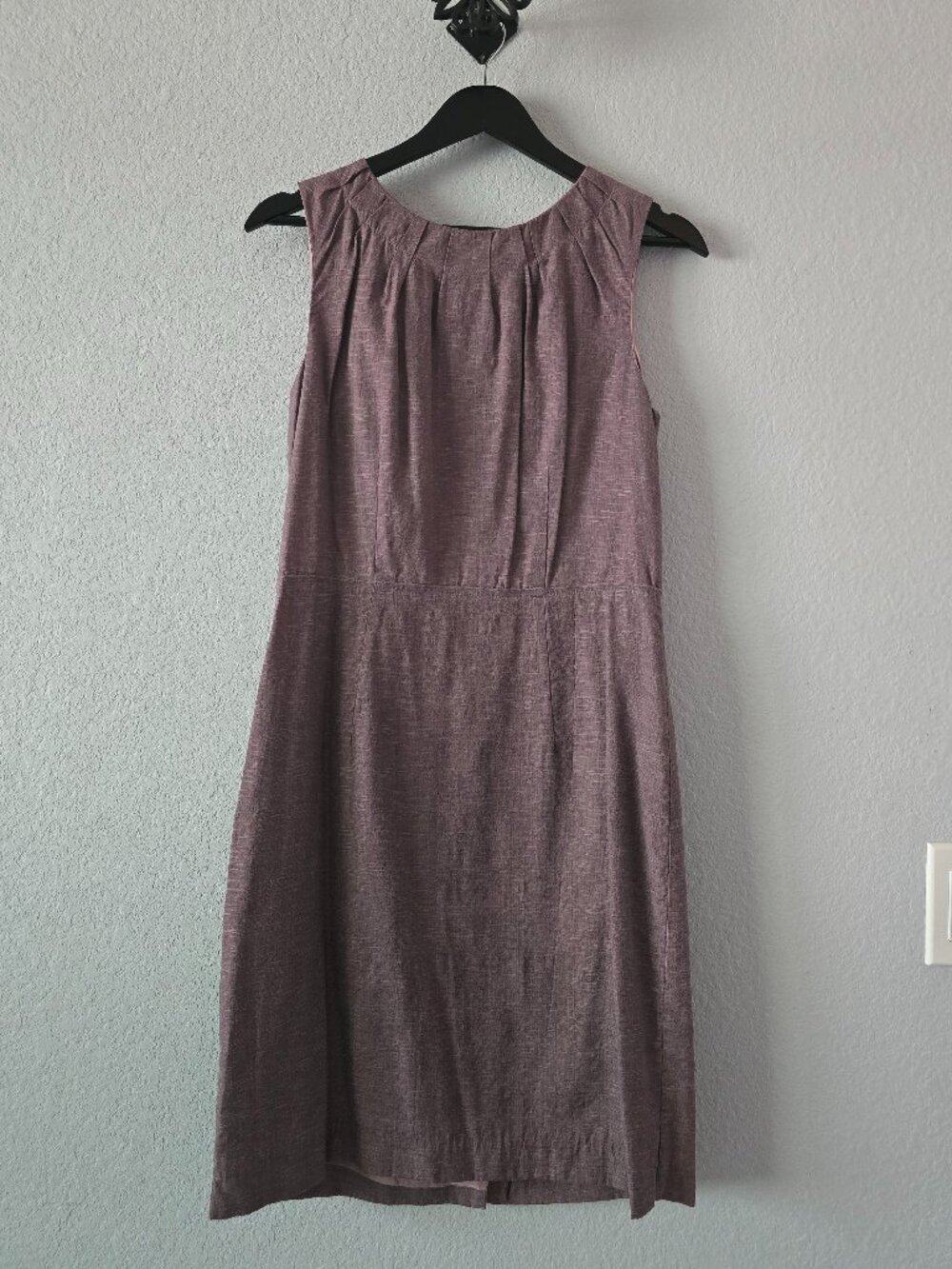 LOFT Mauve Textured Sleeveless Pleated Neck Sheath Dress Size 8